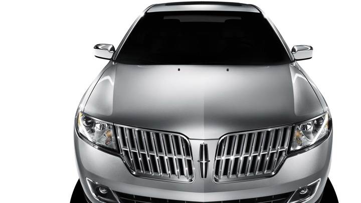 Front Pose Of 2010 Lincoln MKZ In Silver
